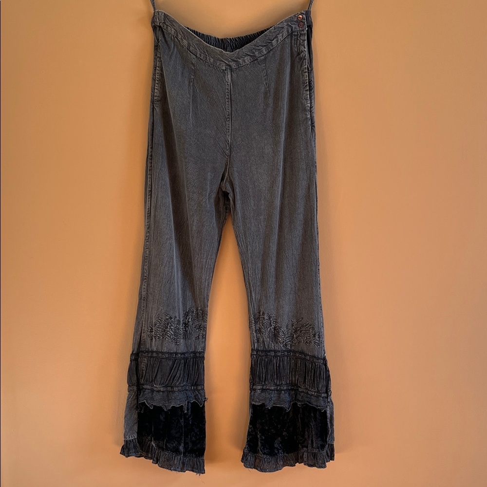 L’Pogee Bohemian Gypsy Indie Flared Grey Pants Embroidery & Lace Trim Medium